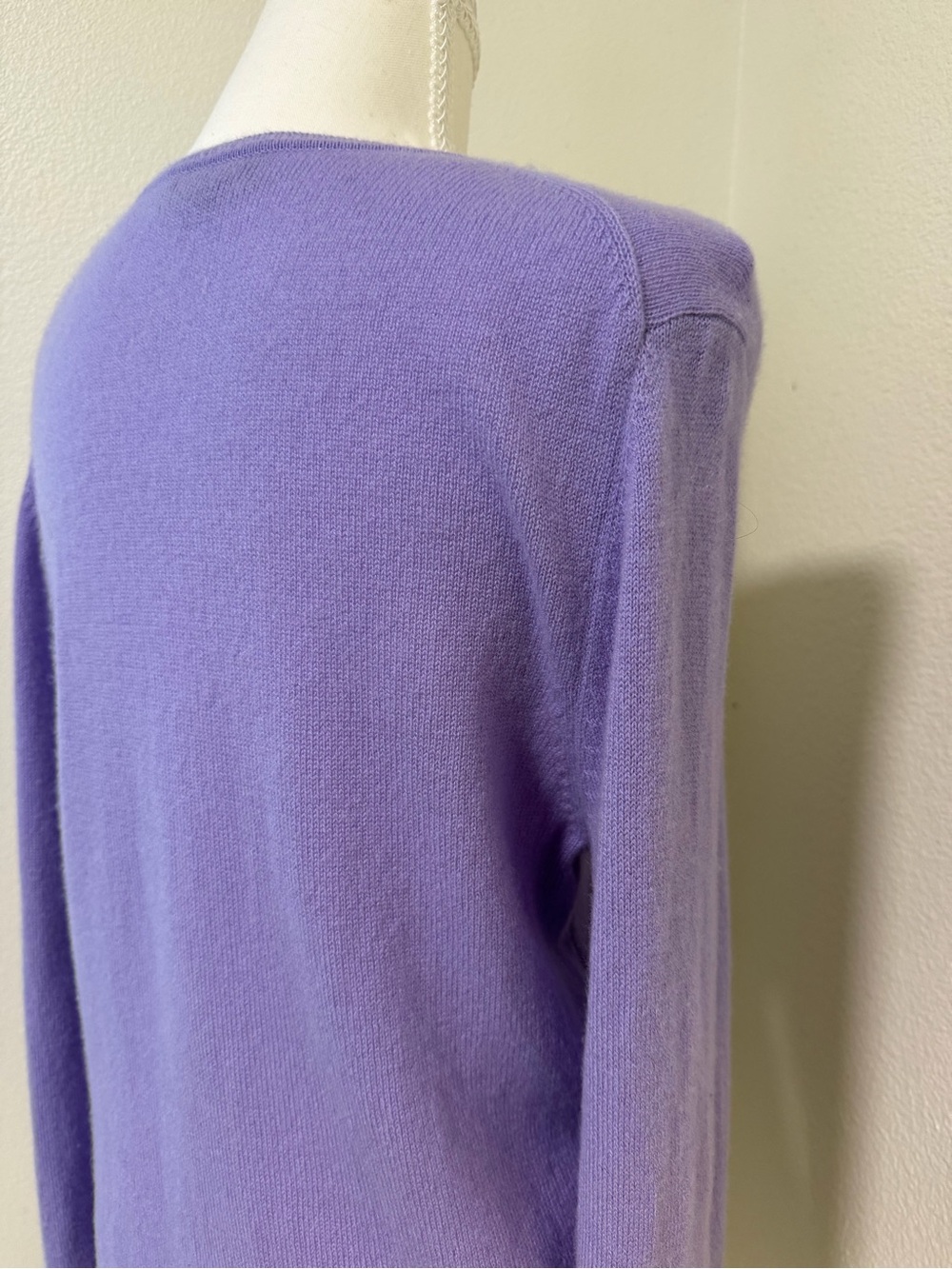 Charter Club Lavender V-Neck 100% Cashmere Sweater Luxury Collection High End - Picture 5 of 6